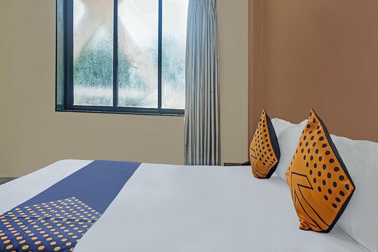 Oyo Flagship 75444 Hotel Kinara Lodging & Boarding Mangvadi Ngoại thất bức ảnh