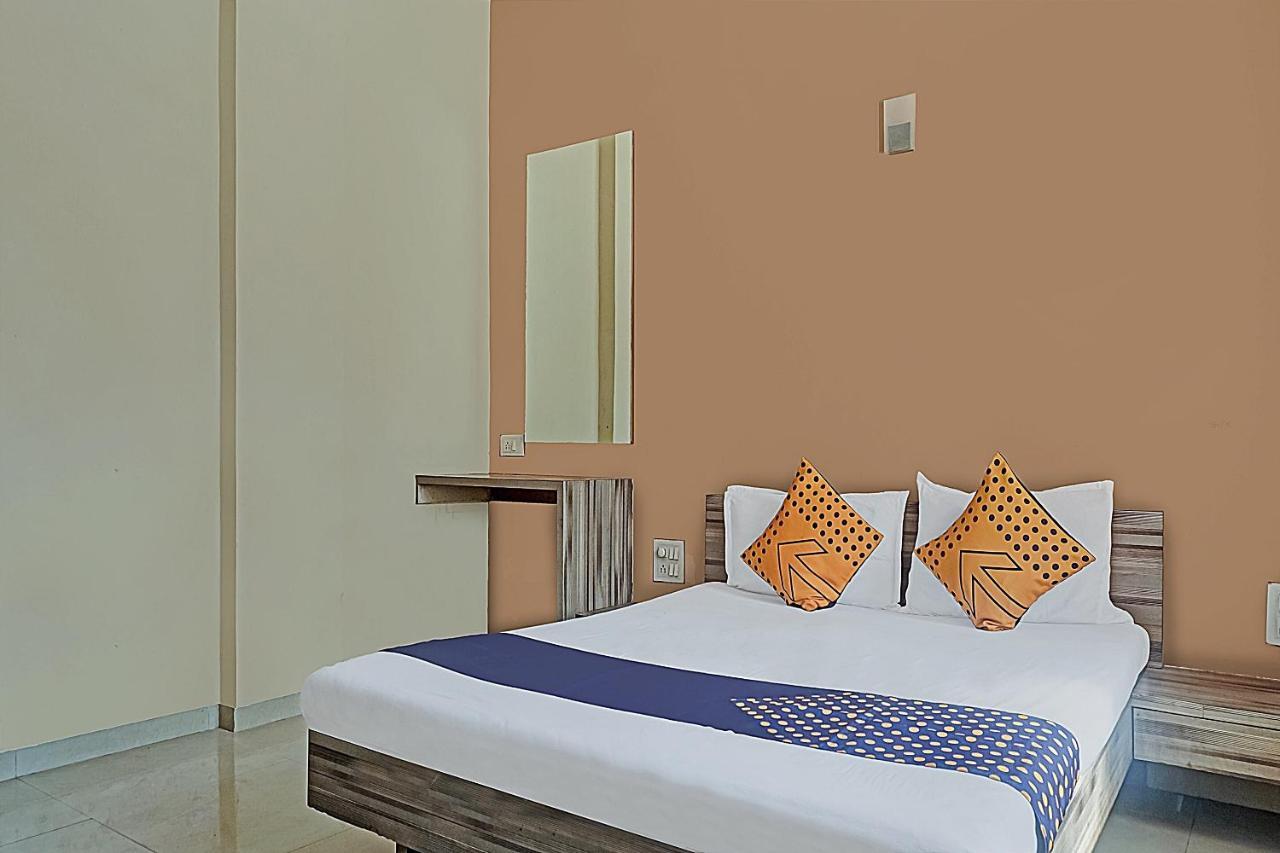Oyo Flagship 75444 Hotel Kinara Lodging & Boarding Mangvadi Ngoại thất bức ảnh