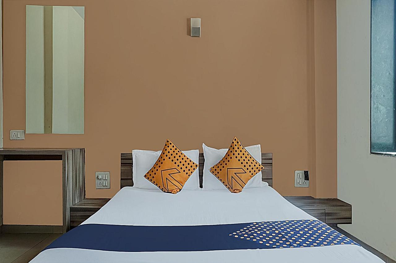 Oyo Flagship 75444 Hotel Kinara Lodging & Boarding Mangvadi Ngoại thất bức ảnh